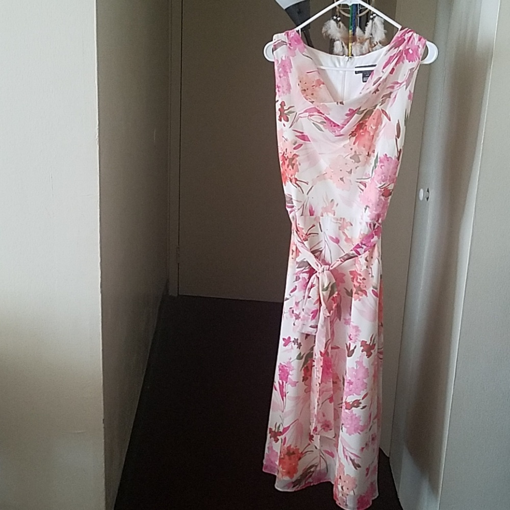 Jessica Howard, dress